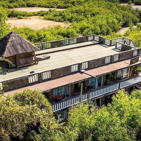 Kombo Beach Resort Serrekunda Exterior photo